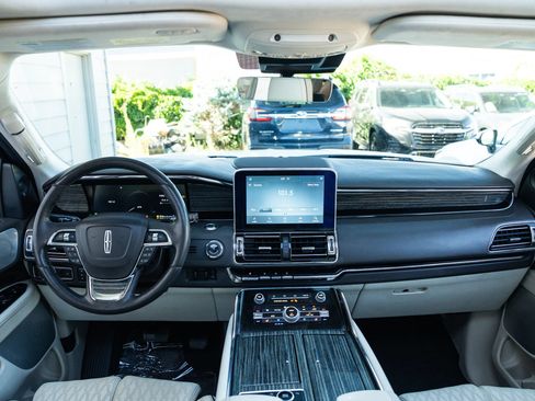 Used 2020 Lincoln Navigator Black Label w/ Cargo Convenience Package AWD/4WD image 19