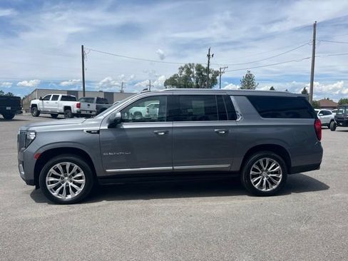 Used 2022 GMC Yukon XL Denali w/ Denali Premium Package AWD/4WD image 7