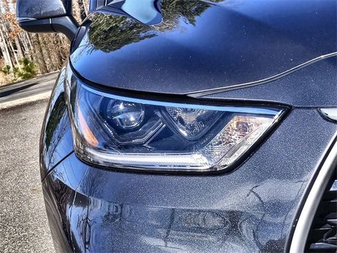 Used 2021 Toyota Highlander LE image 10