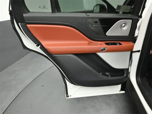 Certified 2025 Lincoln Aviator Reserve w/ Equipment Group 201A image 24