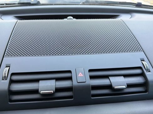 Used 2024 Land Rover Defender 130 X-Dynamic SE image 38