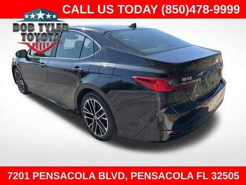 Used 2025 Toyota Camry XLE image 1