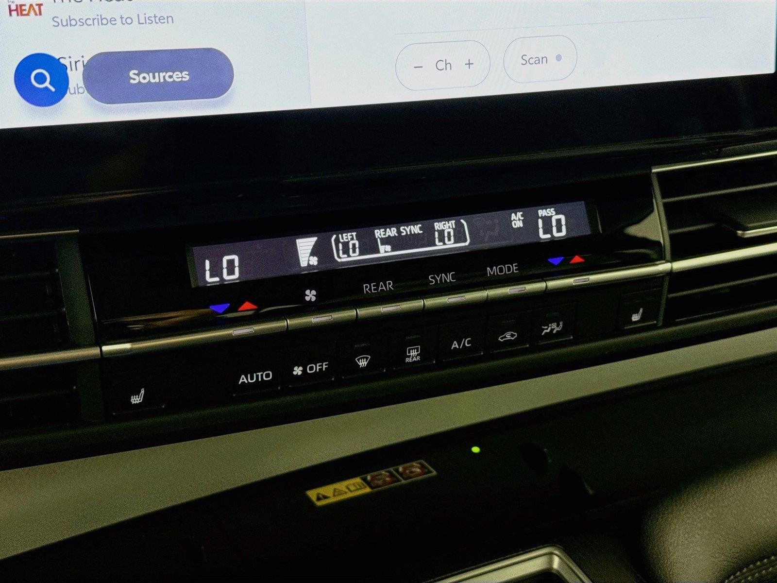 Certified 2026 Toyota Sienna XLE FWD image 27
