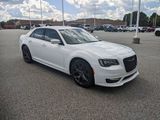 Used 2022 Chrysler 300 Touring L image 2