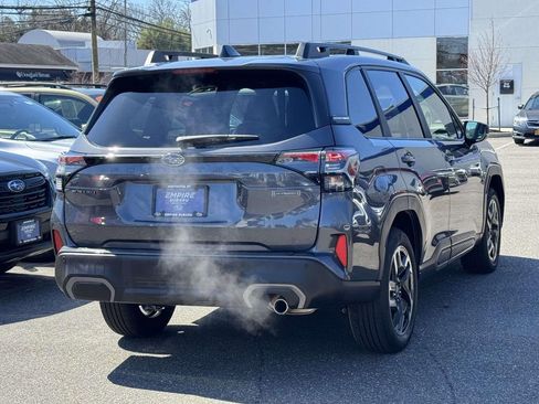 Used 2025 Subaru Forester Limited image 3
