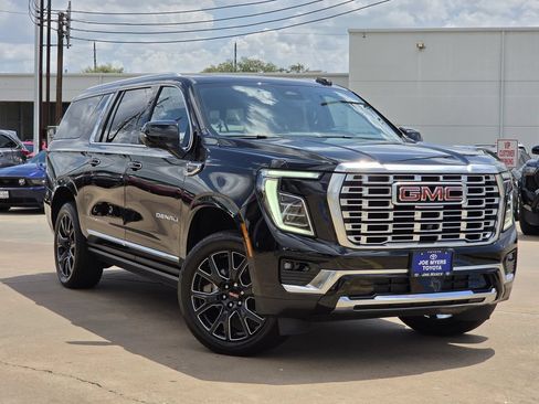 Used 2025 GMC Yukon XL Denali w/ Sun & Power Step Package AWD/4WD image 2