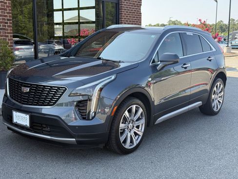 Used 2020 Cadillac XT4 Premium Luxury FWD image 1
