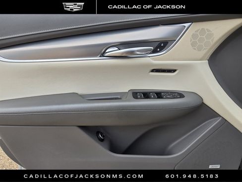 Used 2017 Cadillac XT5 Premium Luxury w/ Driver Assist Package FWD image 12