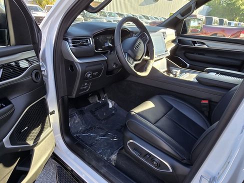 New 2025 Jeep Wagoneer Series II w/ Convenience Group I image 18