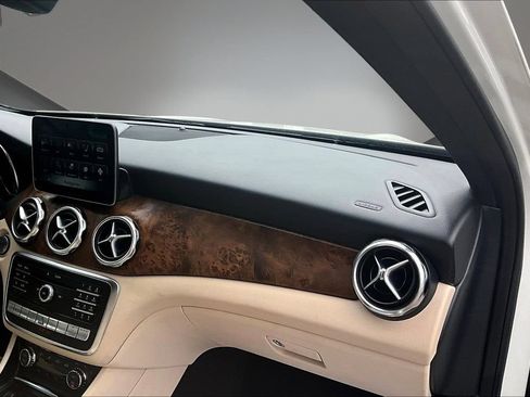 Used 2018 Mercedes-Benz GLA 250 4MATIC image 26