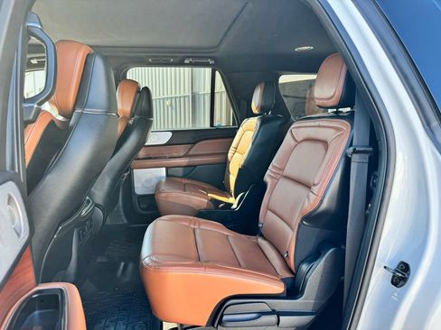 Used 2020 Lincoln Navigator L Reserve w/ Equipment Group 208A Reserve AWD/4WD image 11