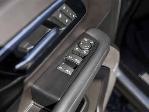 Used 2025 Chevrolet Tahoe Z71 w/ Comfort Package image 23