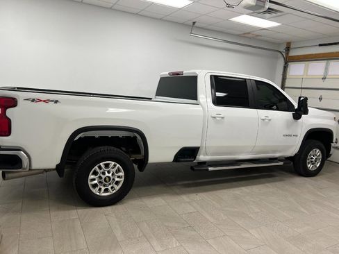 Used 2025 Chevrolet Silverado 2500 LT w/ Convenience Package image 9