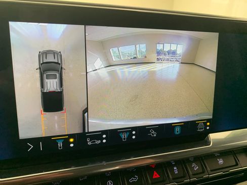 Used 2023 Chevrolet Silverado 1500 LTZ w/ Technology Package image 37