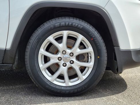 Used 2018 Jeep Cherokee Latitude image 11