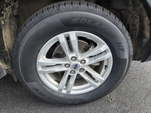 Used 2024 Ford Explorer XLT w/ Equipment Group 202A AWD/4WD image 43