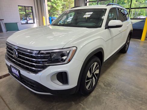 Used 2025 Volkswagen Atlas SE AWD/4WD image 5