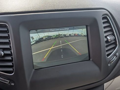 Used 2020 Jeep Compass Latitude AWD/4WD image 18