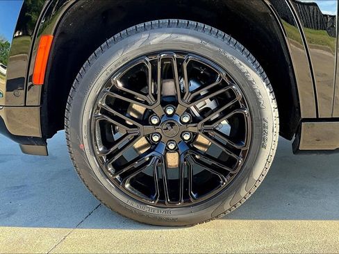 New 2026 Jeep Grand Wagoneer L Limited AWD/4WD image 15