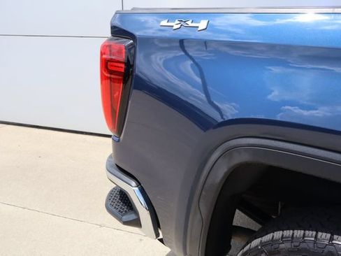 Used 2019 GMC Sierra 1500 SLT w/ SLT Premium Plus Package AWD/4WD image 11