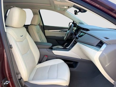 Used 2022 Cadillac XT5 Premium Luxury w/ Technology Package AWD/4WD image 16