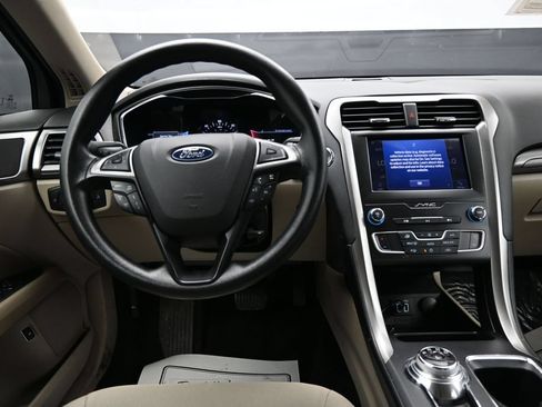 Used 2020 Ford Fusion SE FWD image 13