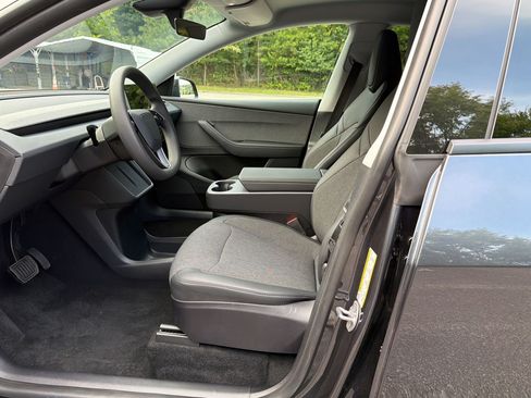 Used 2026 Tesla Model Y 2WD image 5