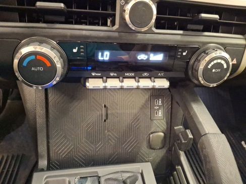 Used 2025 Toyota Tacoma TRD Sport AWD/4WD image 23