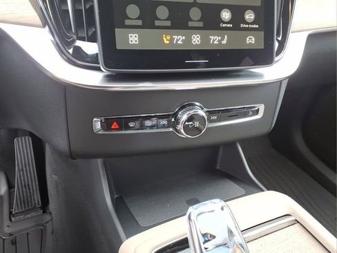 New 2026 Volvo XC90 B6 Plus w/ Protection Package Premier AWD/4WD image 24