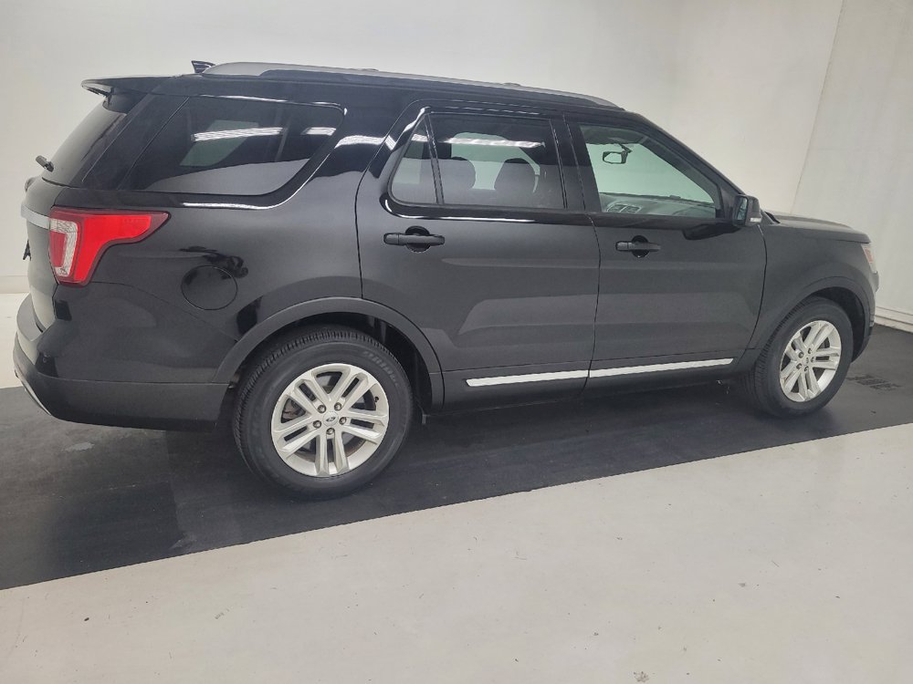 Used 2017 Ford Explorer XLT w/ Equipment Group 202A FWD image 10