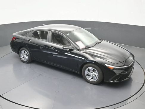 Used 2024 Hyundai Elantra SE FWD image 48