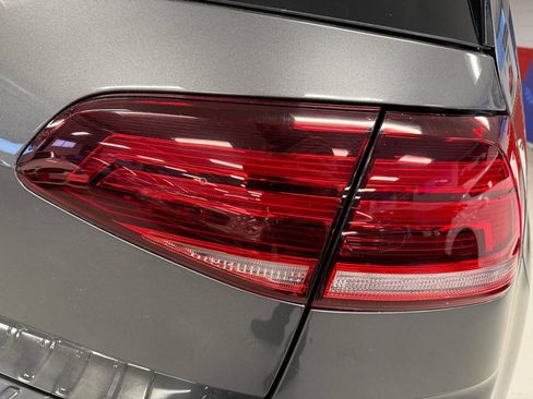 Used 2019 Volkswagen Golf R 4-Door image 9