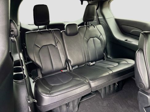 Used 2025 Chrysler Pacifica Select image 35