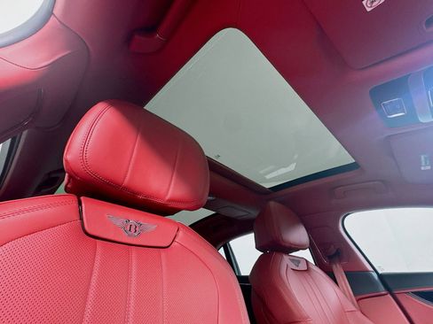 Certified 2025 Bentley Flying Spur Plug-In Hybrid image 28