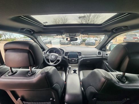 Used 2019 Jeep Grand Cherokee Altitude image 11