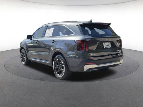 Used 2024 Kia Sorento S image 3