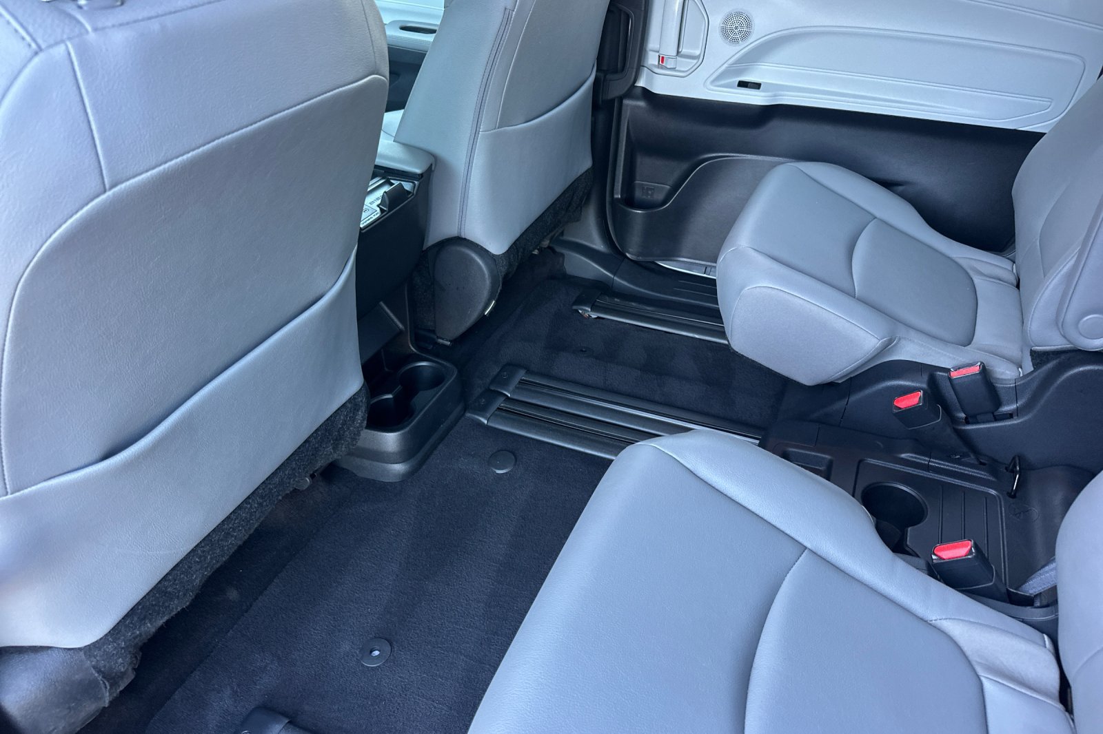 Certified 2025 Toyota Sienna XLE FWD image 15