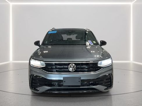 Certified 2024 Volkswagen Tiguan SE R-Line AWD/4WD image 9
