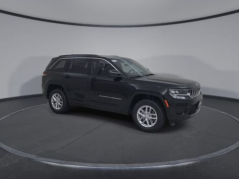 New 2026 Jeep Grand Cherokee Laredo AWD/4WD image 2