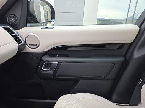 Used 2021 Land Rover Discovery S image 23