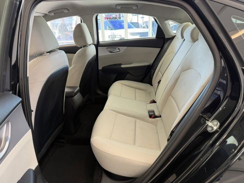 Used 2023 Kia Forte LXS image 32