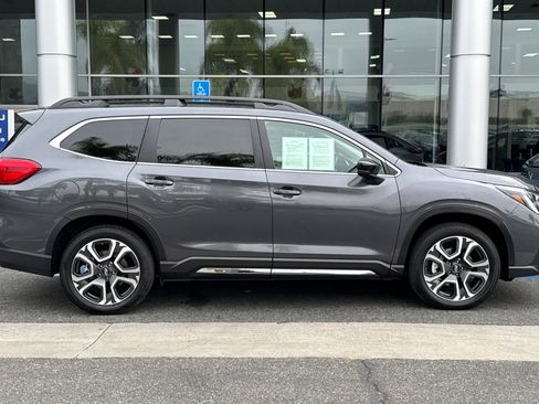 Used 2025 Subaru Ascent Limited AWD/4WD image 3