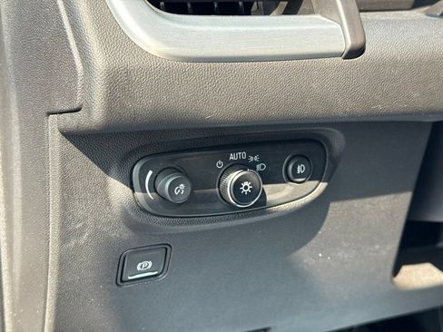 Used 2024 GMC Terrain SLT FWD image 39