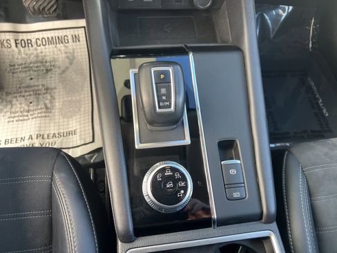 Used 2024 Mitsubishi Outlander SE image 14