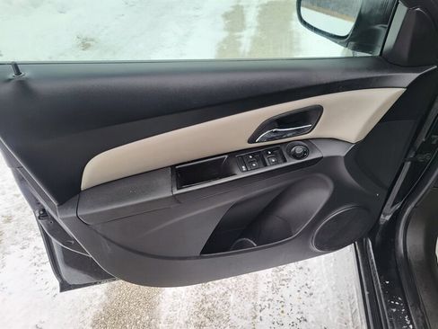 Used 2013 Chevrolet Cruze LS image 22