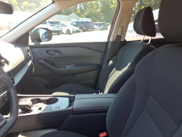 Used 2026 Nissan Rogue S FWD image 5