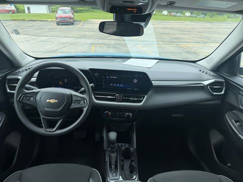 Used 2025 Chevrolet TrailBlazer LT AWD/4WD image 7