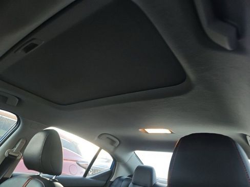 Used 2025 Nissan Sentra SR w/ SR Premium Package FWD image 10