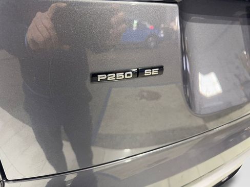 Used 2019 Land Rover Range Rover Velar R-Dynamic SE image 24