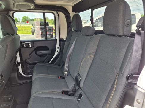 Used 2025 Jeep Gladiator Sport AWD/4WD image 24